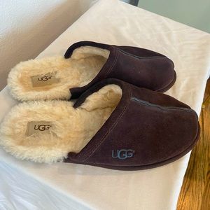 UGG mens Scuff slipper Espresso color size 9-9.5